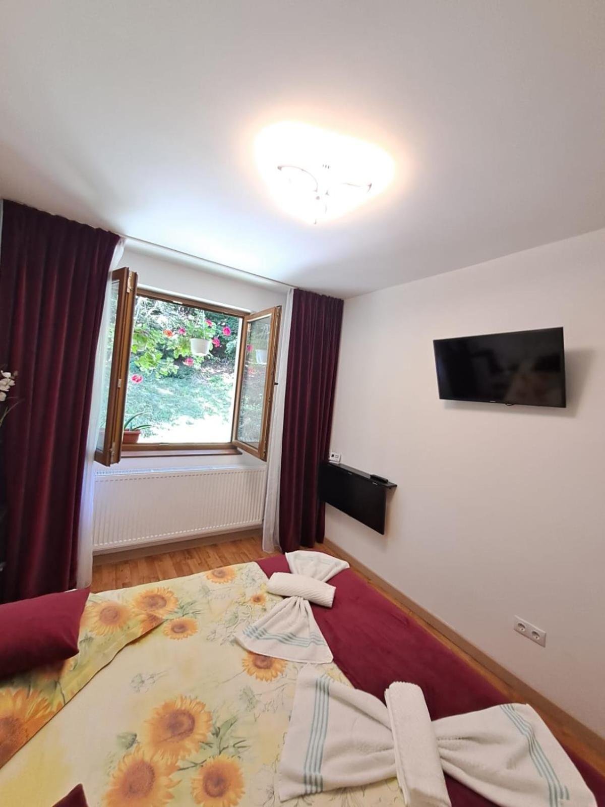 Apartament Garsoniera Flori - Sinaia Zewnętrze zdjęcie